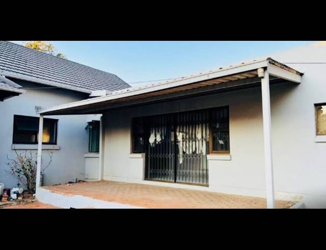 4 BEDROOM PROPERTY TO RENT IN LOMBARDY EAST